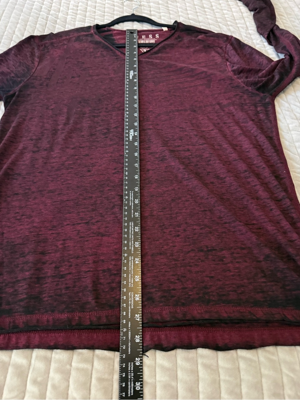 GUESS Men’s XL Burgundy Washed V-Neck Long Sleeve Shirt Distressed Casual - Picture 5 of 7